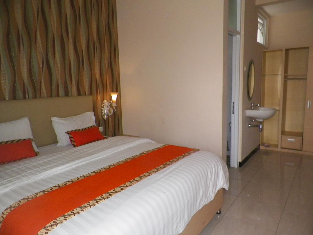 Ceria Boutique Hotel Maguwo Экстерьер фото